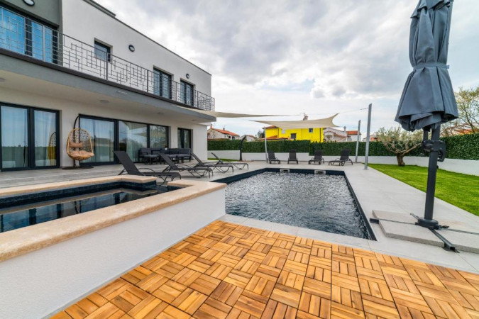 Moderne Villa für 10 Personen, Ferienhäuser zur Vermietung in Pula Pula